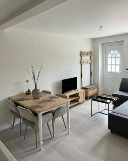 Appartement douillet, aménagé proche riviera. Attalens Esterno foto