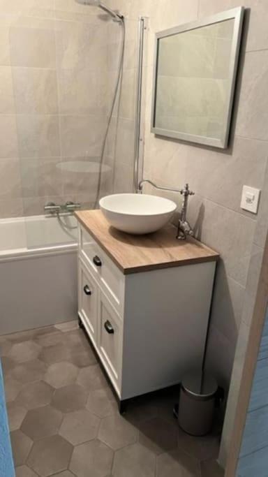 Appartement douillet, aménagé proche riviera. Attalens Esterno foto